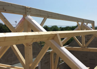 Construction d'une charpente traditionnelle d'une maison privée à Juillan dans les Hautes-Pyrénées