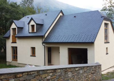 CONSTRUCTION D'UNE MAISON OSSATURE BOIS, isolation fibre de bois en toiture et en mur + enduit sur fibre de bois +charpente traditionelle à Esquièze sere (65)